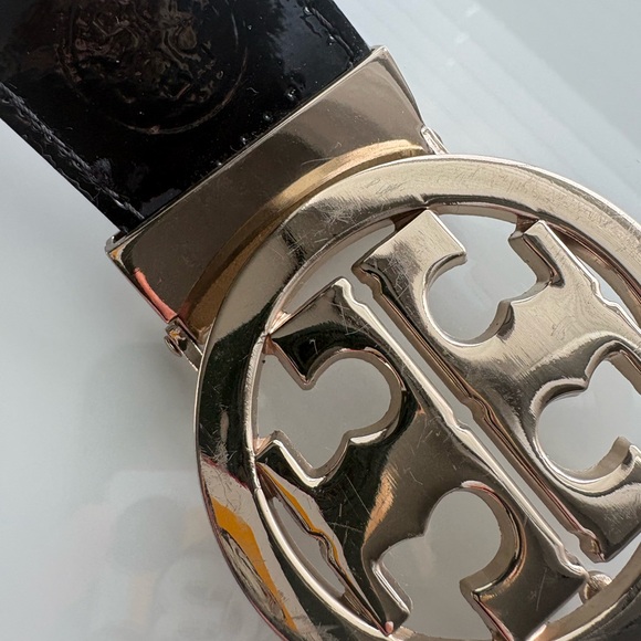 Tory Burch Black Patent Leather Belt with Gold Logo Buckle - Picture 7 of 7